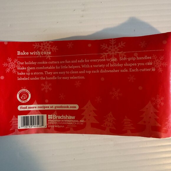 Sweet Creations Plastic Holiday Cookie Cutters With Soft Grip by Good Cook 12 Ct - Picture 9 of 11